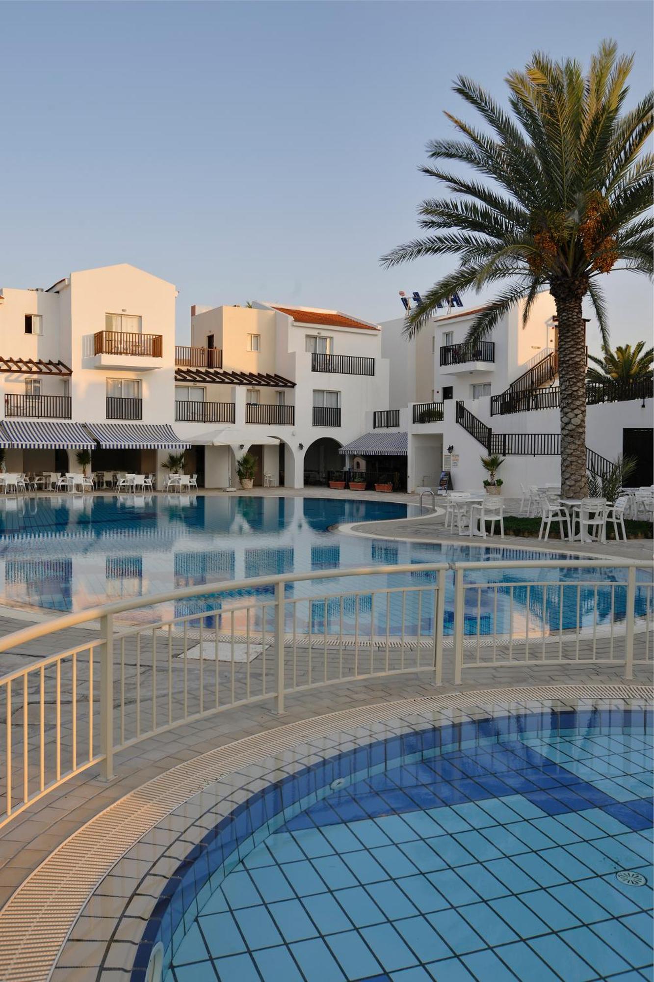 Akti Beach Hotel & Village Resort Klorakas ภายนอก รูปภาพ